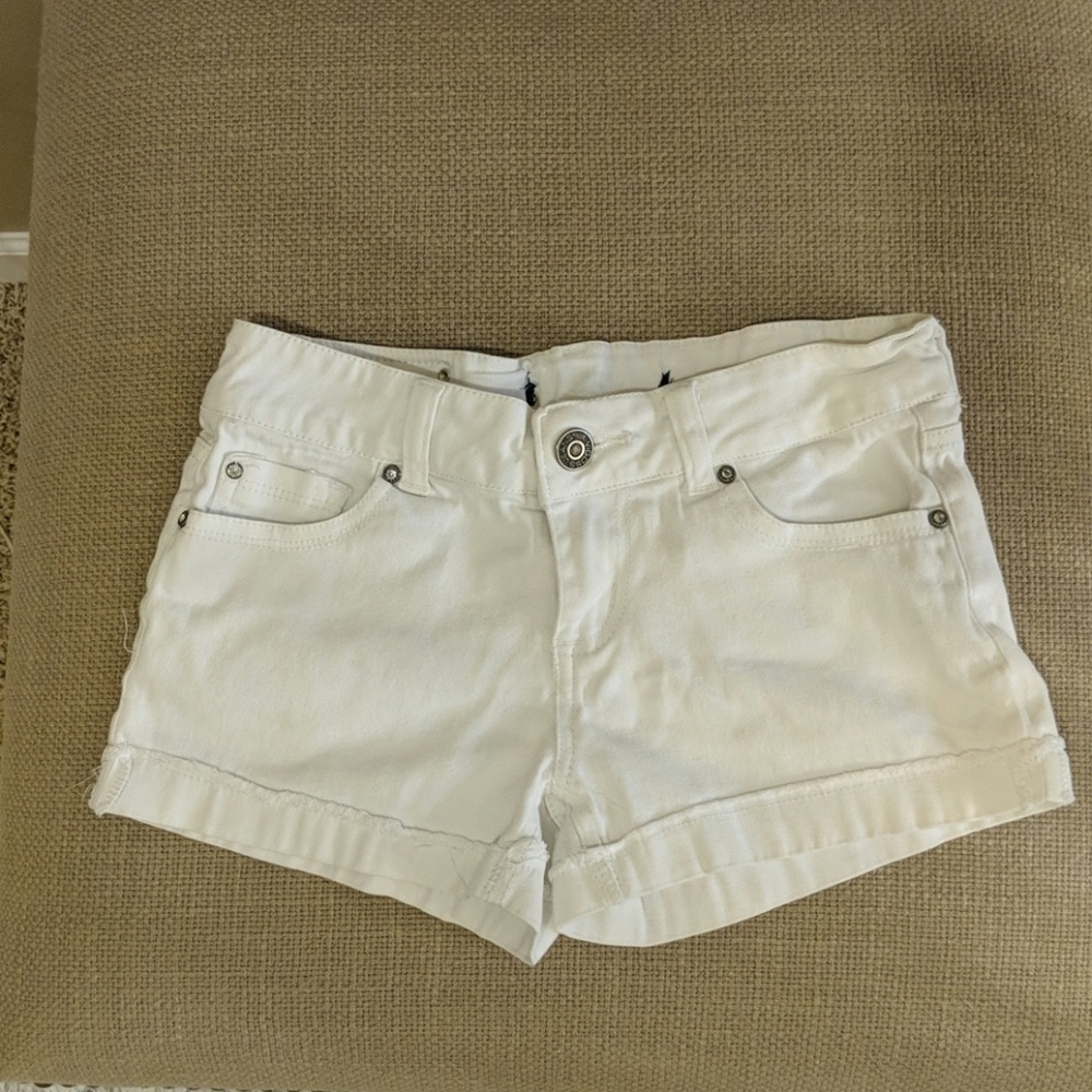 Girls youth shorts with embroidered 🦋 pockets